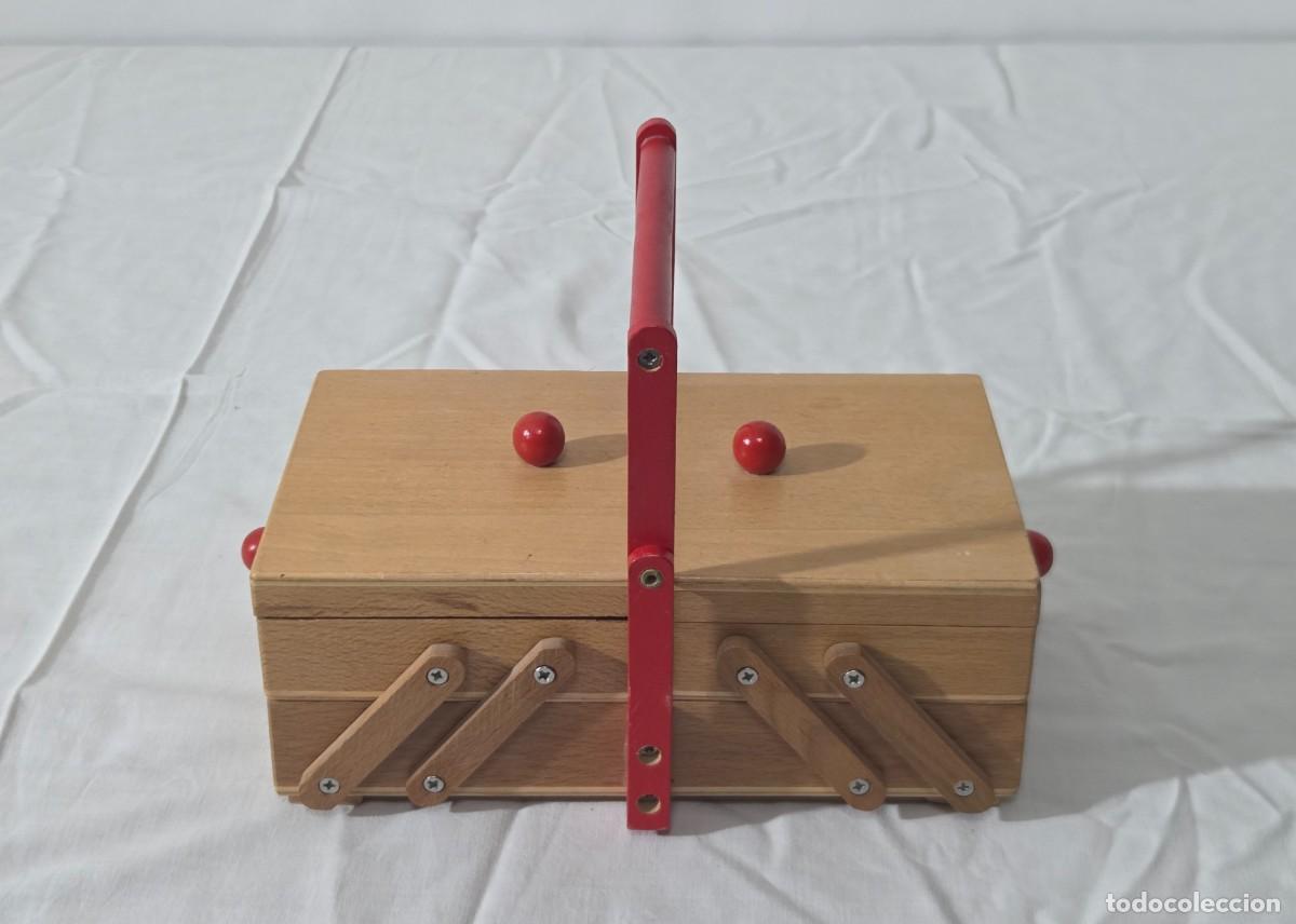 Antig&uuml;edades: Peque&ntilde;o costurero de madera