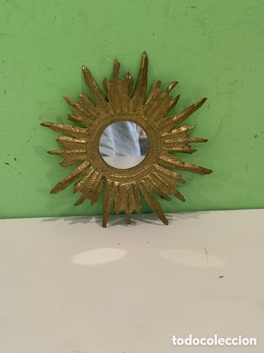 Antig&uuml;edades: Espejo de sol vintage a&ntilde;os 50 en chapa dorada 20 cm