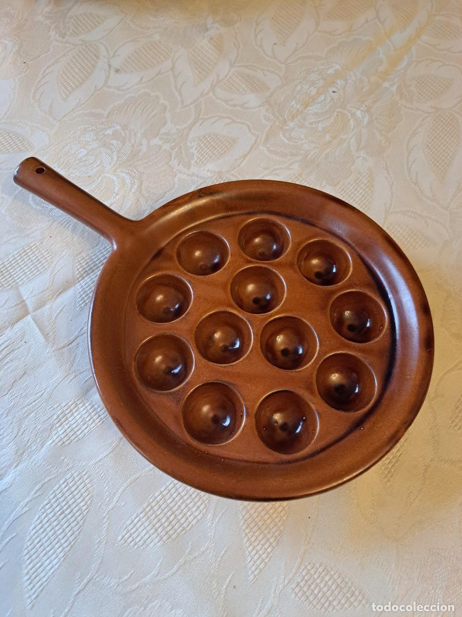 Antig&uuml;edades: Plato o sart&eacute;n para escargot (caracoles a la francesa), de cer&aacute;mica 12 huecos.
