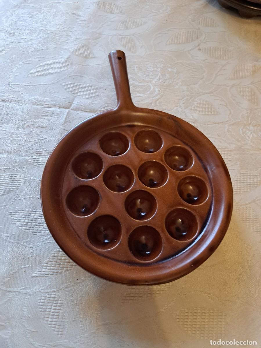 Antig&uuml;edades: Plato o sart&eacute;n para escargot (caracoles a la francesa), de cer&aacute;mica 12 huecos.