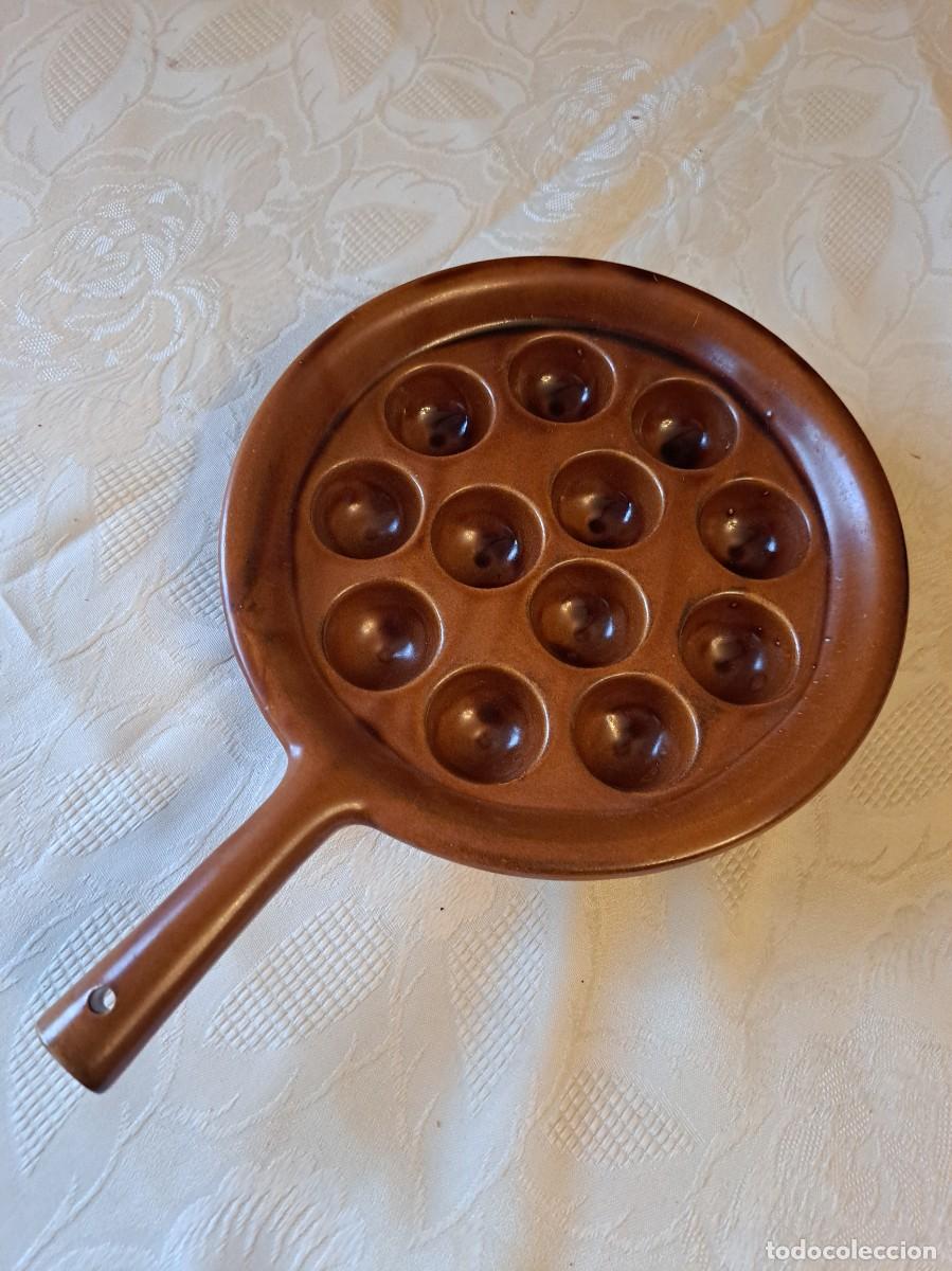 Antig&uuml;edades: Plato o sart&eacute;n para escargot (caracoles a la francesa), de cer&aacute;mica 12 huecos.