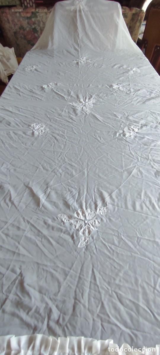 Antig&uuml;edades: COLCHA VINTAGE / ANTIGUA PARA CAMA DE 105/135 cm &ndash; ELEGANTE DOBLE FALDON. (135 x 225 cm)
