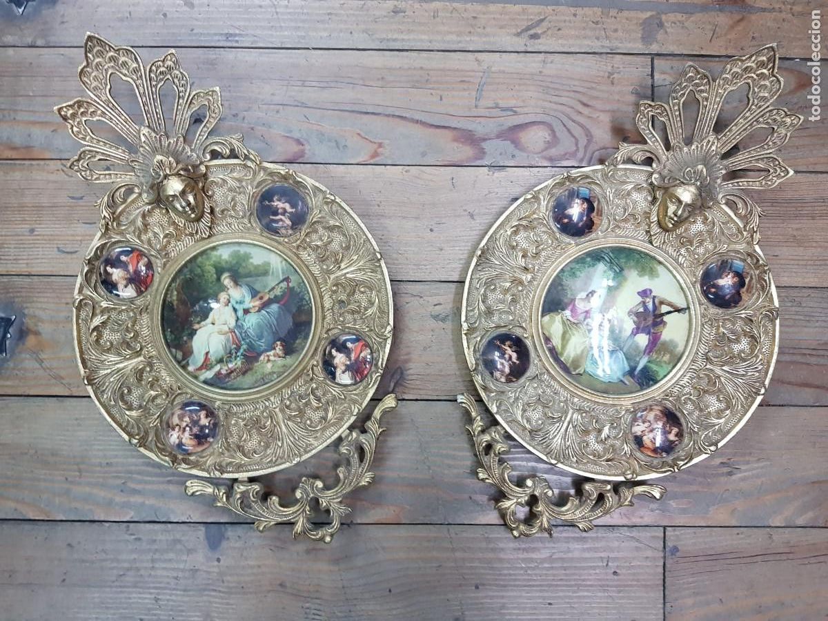 Antig&uuml;edades: ANTIGUA PAREJA DE PLATOS DE BRONCE CON IMAGENES