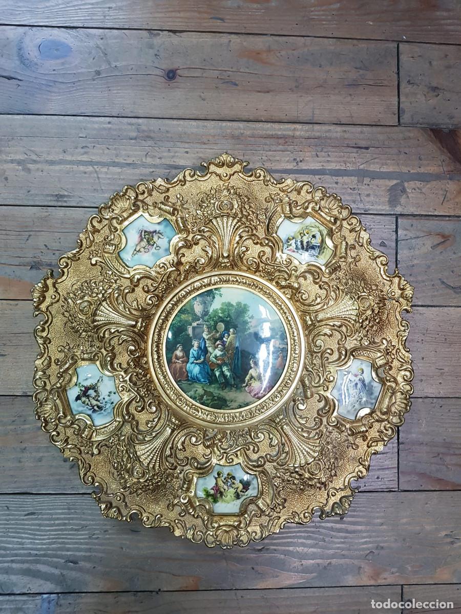 Antig&uuml;edades: ANTIGUO PLATO DE BRONCE CON IMAGENES - Foto 1