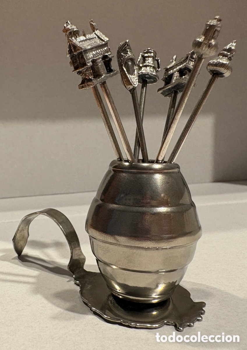 Antig&uuml;edades: (L949) Set de c&oacute;ctel vintage | 7 pinchos de aperitivo motivos gallegos &ndash; metal plateado &ndash; a&ntilde;os 60