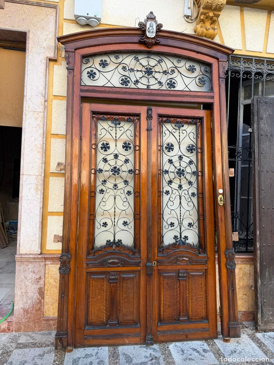 Antig&uuml;edades: Espectacular port&oacute;n se&ntilde;orial de dos hojas en madera maciza,