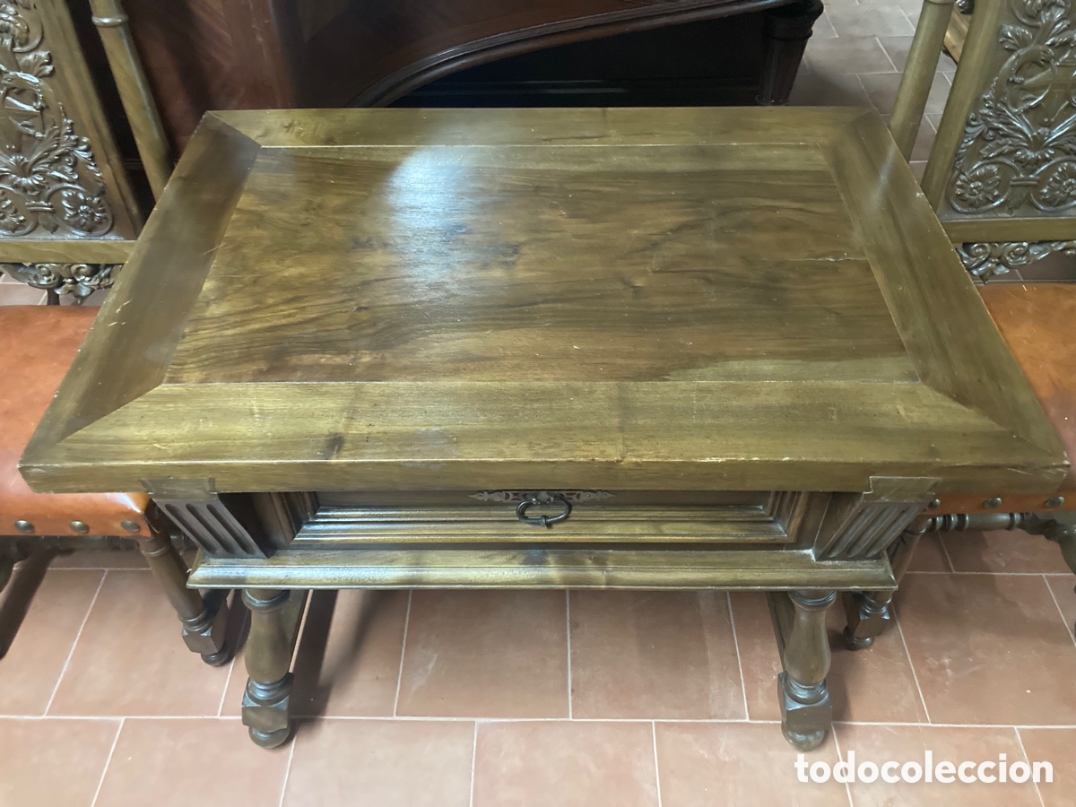 Antig&uuml;edades: Mesa nogal con 2 sillas talladas - Foto 3