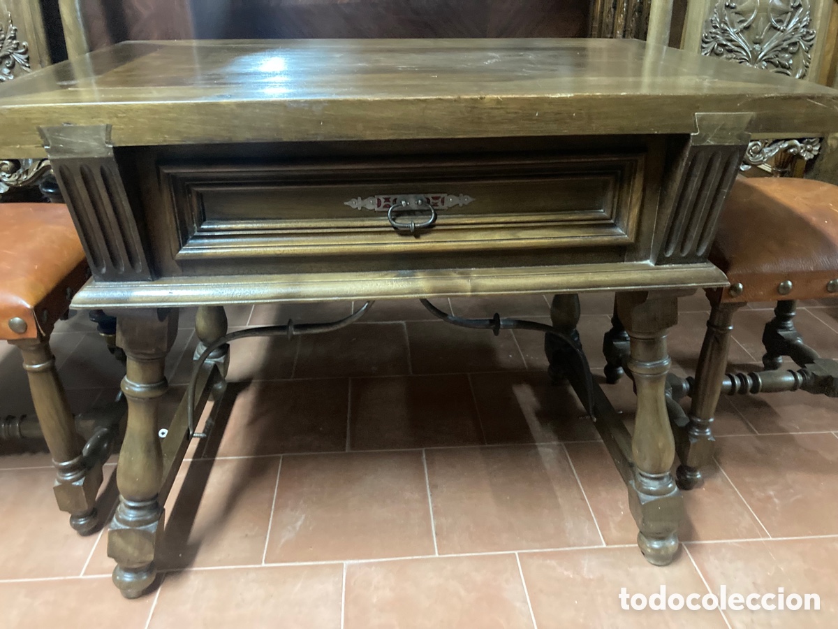 Antig&uuml;edades: Mesa nogal con 2 sillas talladas - Foto 4
