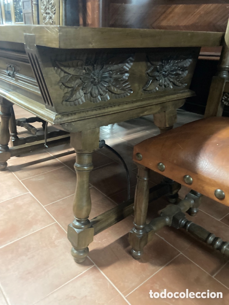 Antig&uuml;edades: Mesa nogal con 2 sillas talladas - Foto 5