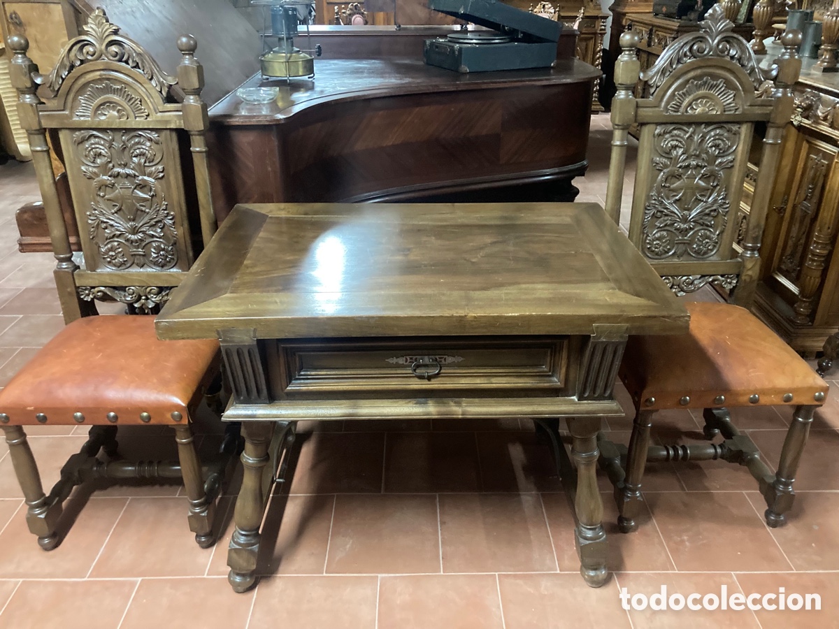Antig&uuml;edades: Mesa nogal con 2 sillas talladas - Foto 1