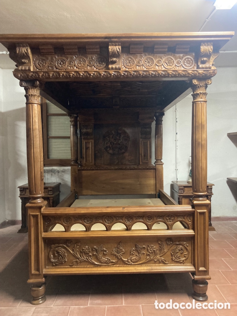 Antig&uuml;edades: Impresionante dormitorio nogal cama dosel, 2 mesillas y c&oacute;moda