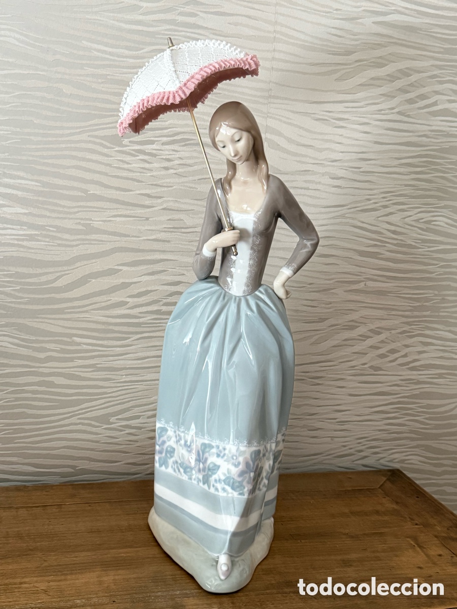 Antiguidades: LLADR&Oacute;. DAMA DEL PARAGUAS. Alfredo Ruiz 1981 47 cm
