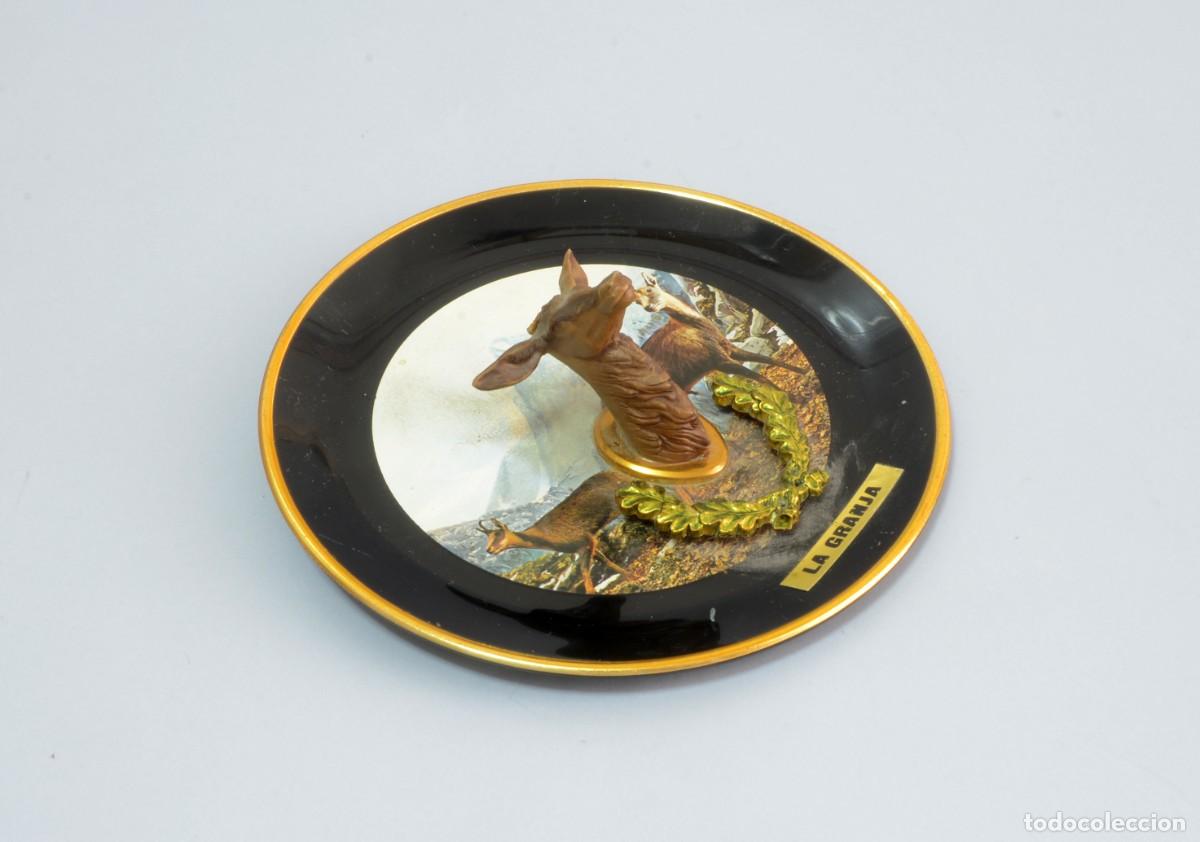 Antig&uuml;edades: Curioso platito decorativo recuerdo de La Granja, tridimensional, con cabeza de ciervo, Vintage
