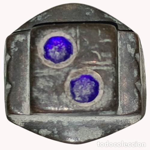 Antig&uuml;edades: 1464-Medieval -Bronce-muy raro anillo con dos cabujones de cristal azul-20 mm-siglos 9&ordm; al 11&ordm; DC