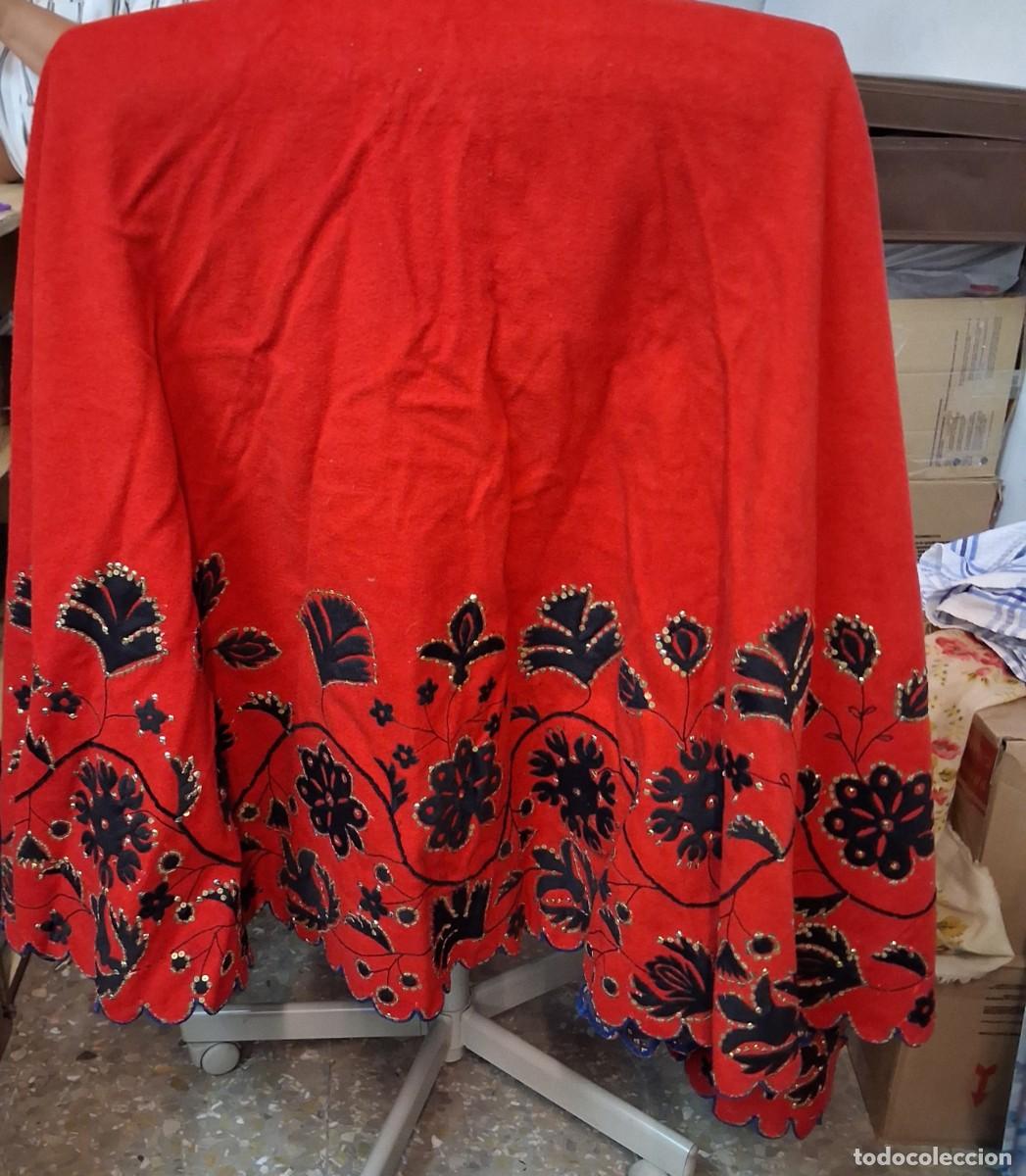 Antig&uuml;edades: Manteo o refajo antiguo De traje regional
