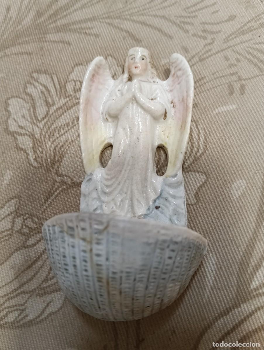 Antig&uuml;edades: Antigua Peque&ntilde;a Pila Benditera De Pared En Porcelana - &Aacute;ngel Orante 10 Cm - Serie 1239