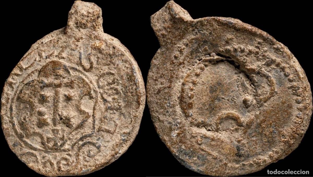 Antig&uuml;edades: Lead stamp Haarlem Fabric Workshops, Holland. 17th century - 33X26mm / 11.80