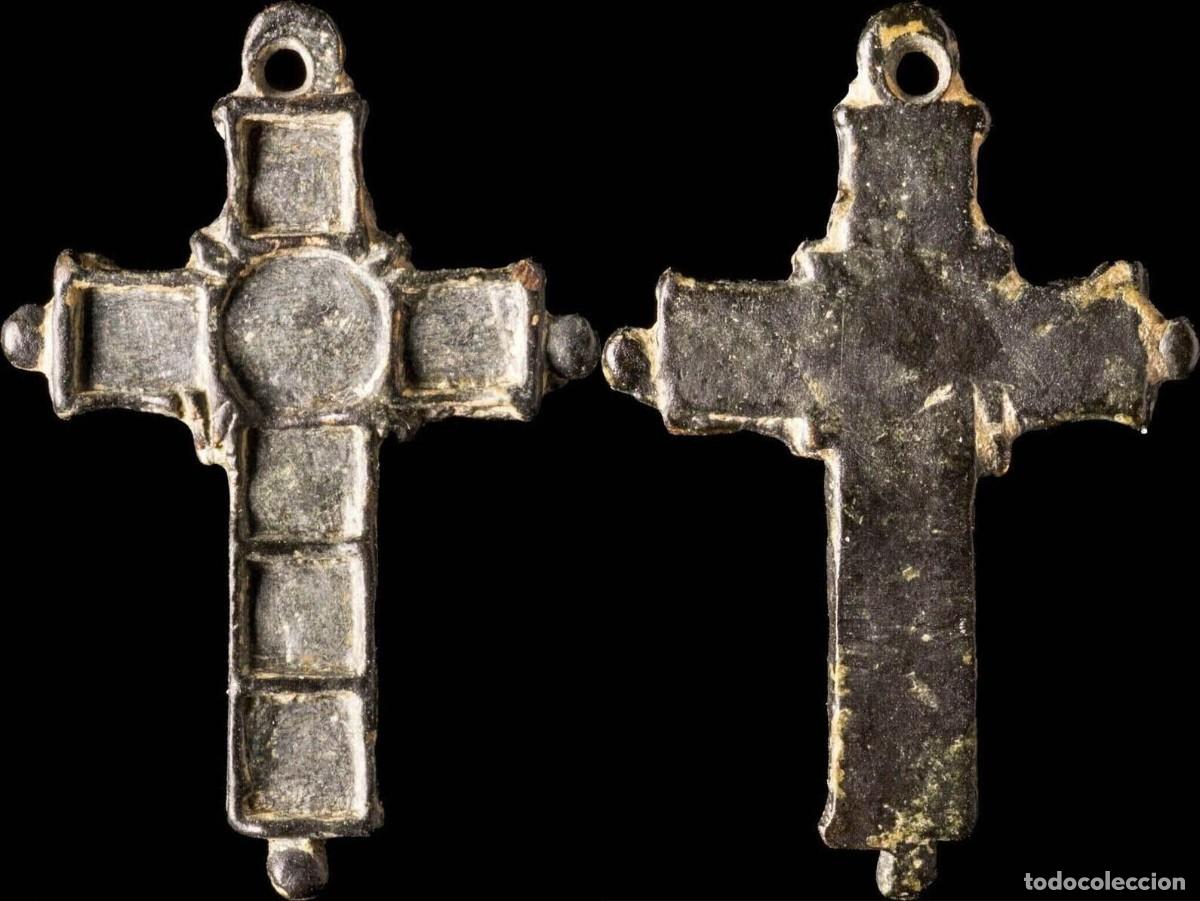 Antig&uuml;edades: Religious Cross, XVI-XVII centuries, 37x25 mm