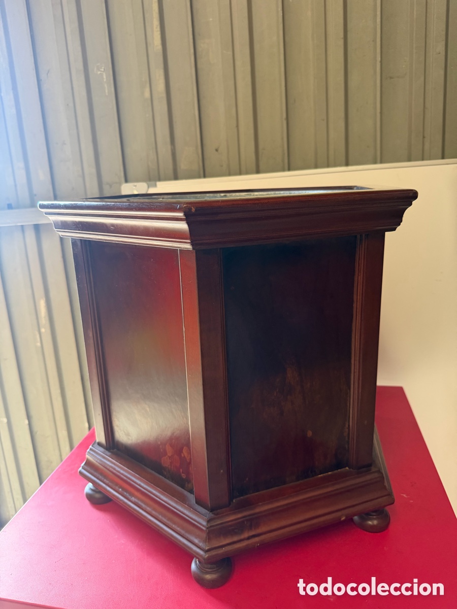 Antig&uuml;edades: Almaz&aacute;n madera con cubeta galvanizada - Foto 3