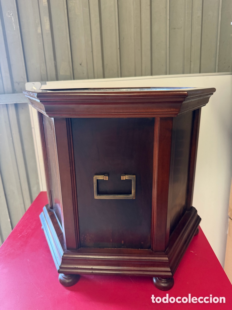 Antig&uuml;edades: Almaz&aacute;n madera con cubeta galvanizada - Foto 1