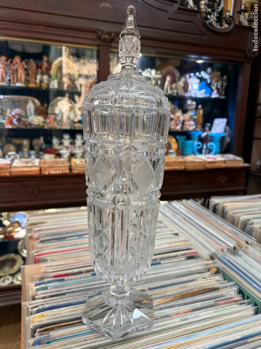 Antig&uuml;edades: PRECIOSA BOMBONERA DE CRISTAL TALLADO - MEDIDA TOTAL 43 CM