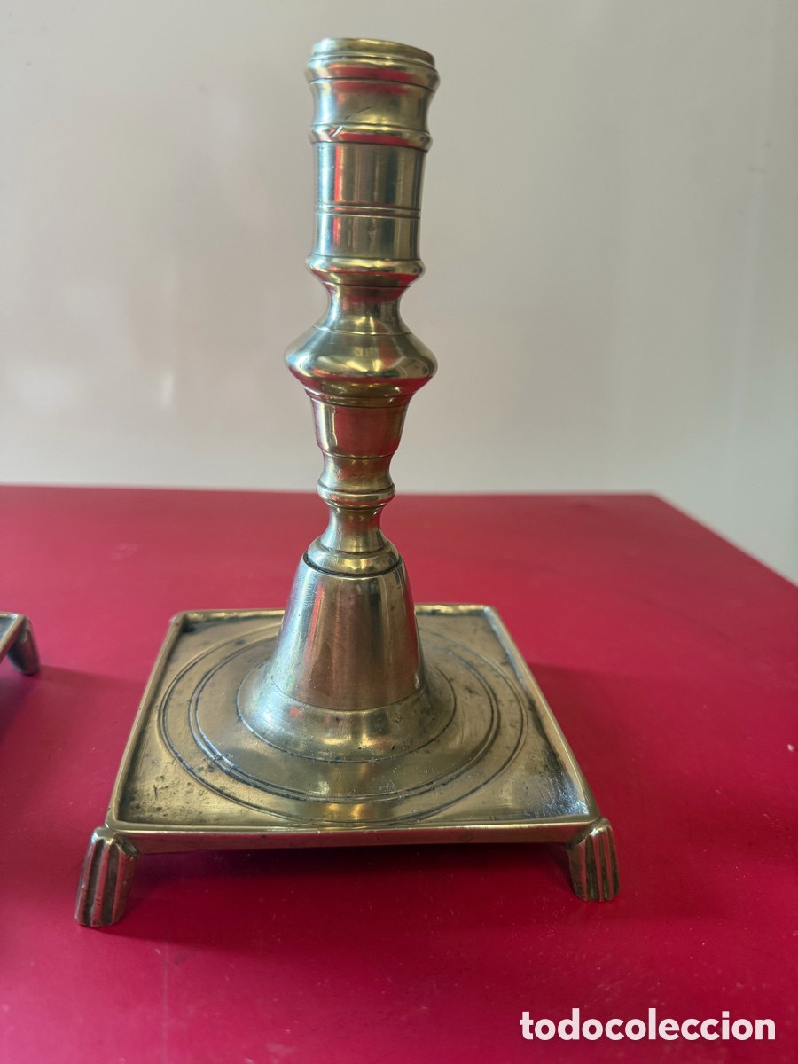 Antig&uuml;edades: Pareja de candeleros bronce macizo - Foto 2