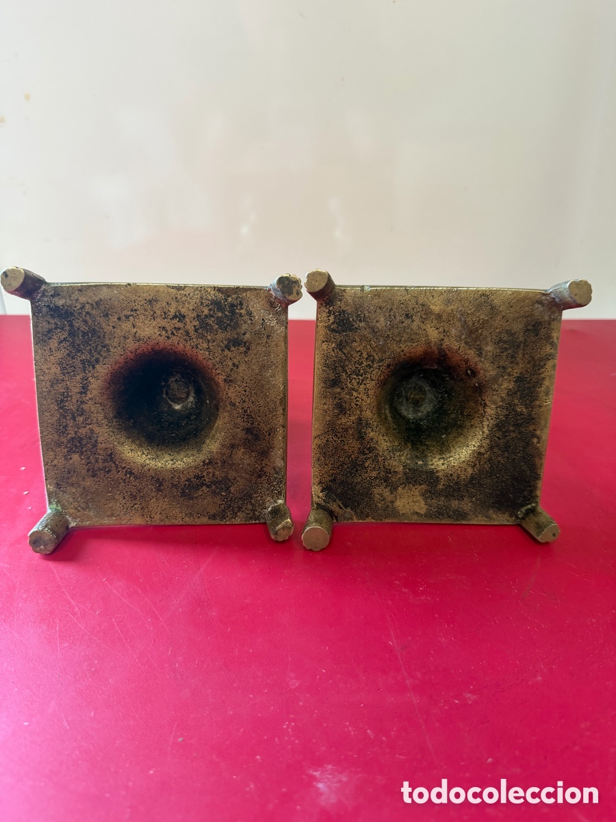 Antig&uuml;edades: Pareja de candeleros bronce macizo - Foto 4