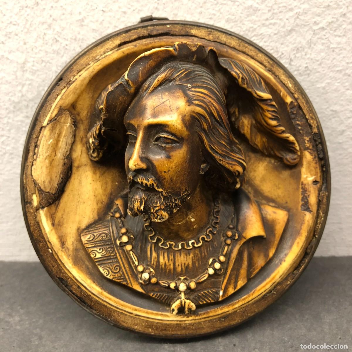 Antig&uuml;edades: PRECIOSO MEDALL&Oacute;N - RELIEVE ESCULTORICO - 13 X 13 X 5 CM - RAR&Iacute;SIMA PIEZA - RESINA / 1623