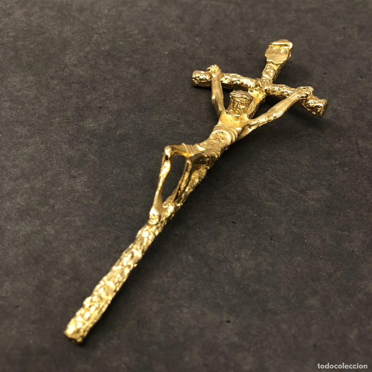 Antig&uuml;edades: CRUCIFIJO RELIGIOSO DE DISE&Ntilde;O - RECORDANDO MODELOS DE DAL&Iacute; - 13,5 X 5 CM - GRANDE - COLGANTE / 1633