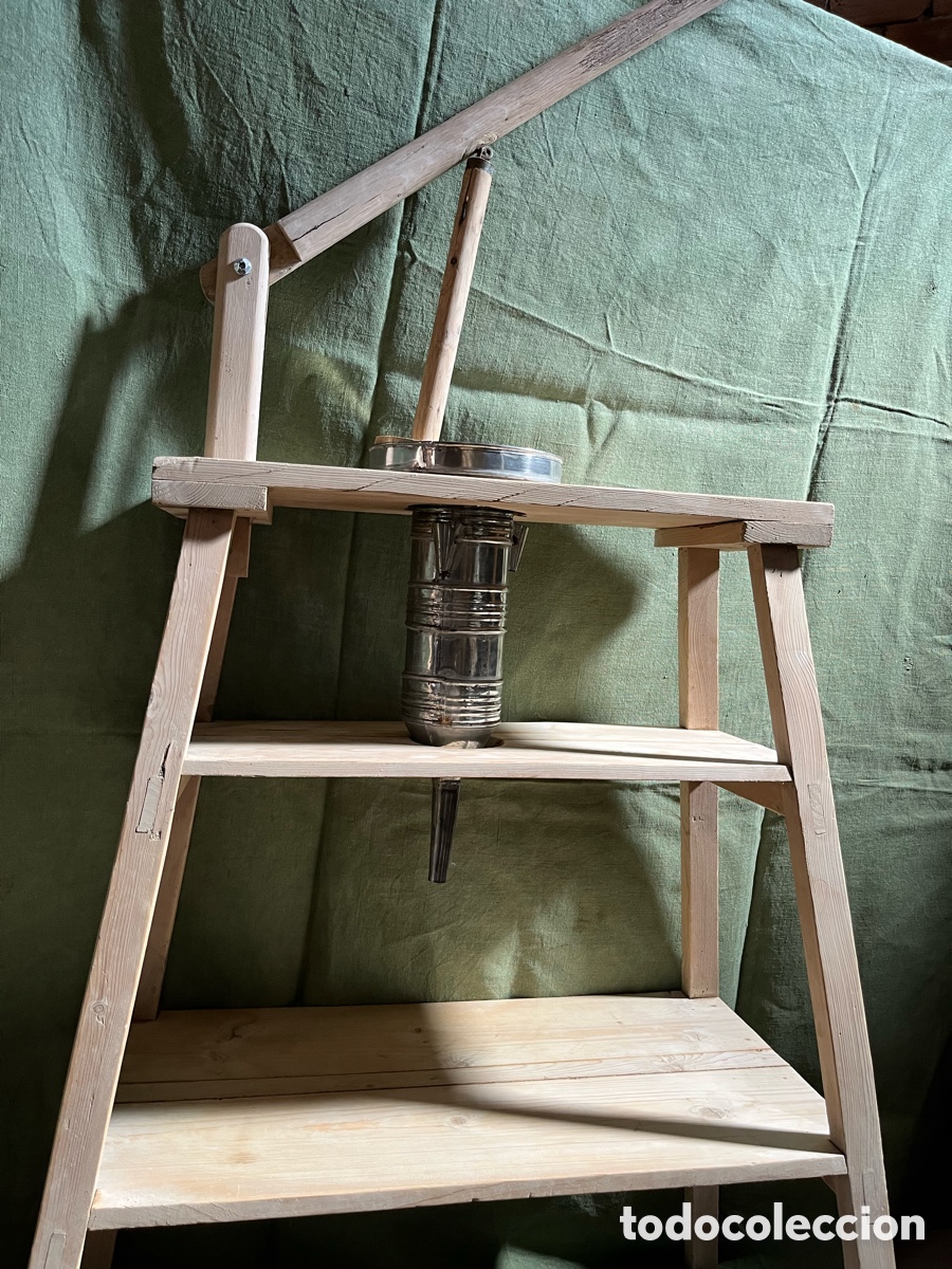 Antig&uuml;edades: Embutidora de madera y lat&oacute;n