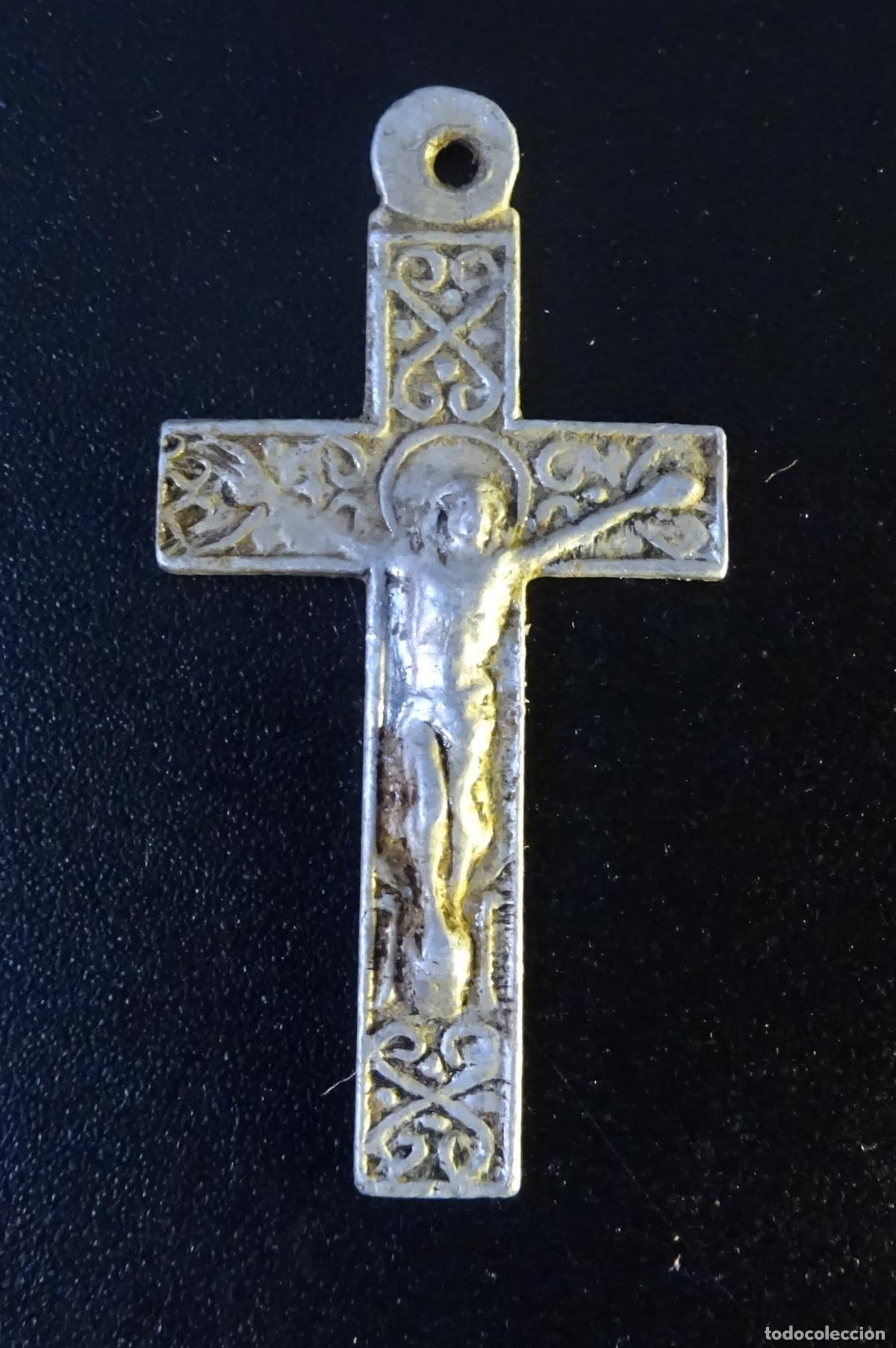 Antig&uuml;edades: ANTIGUA MEDALLA CRUCIFIJO CRUZ DE ALUMINIO. 3,2 X 1,7 CM
