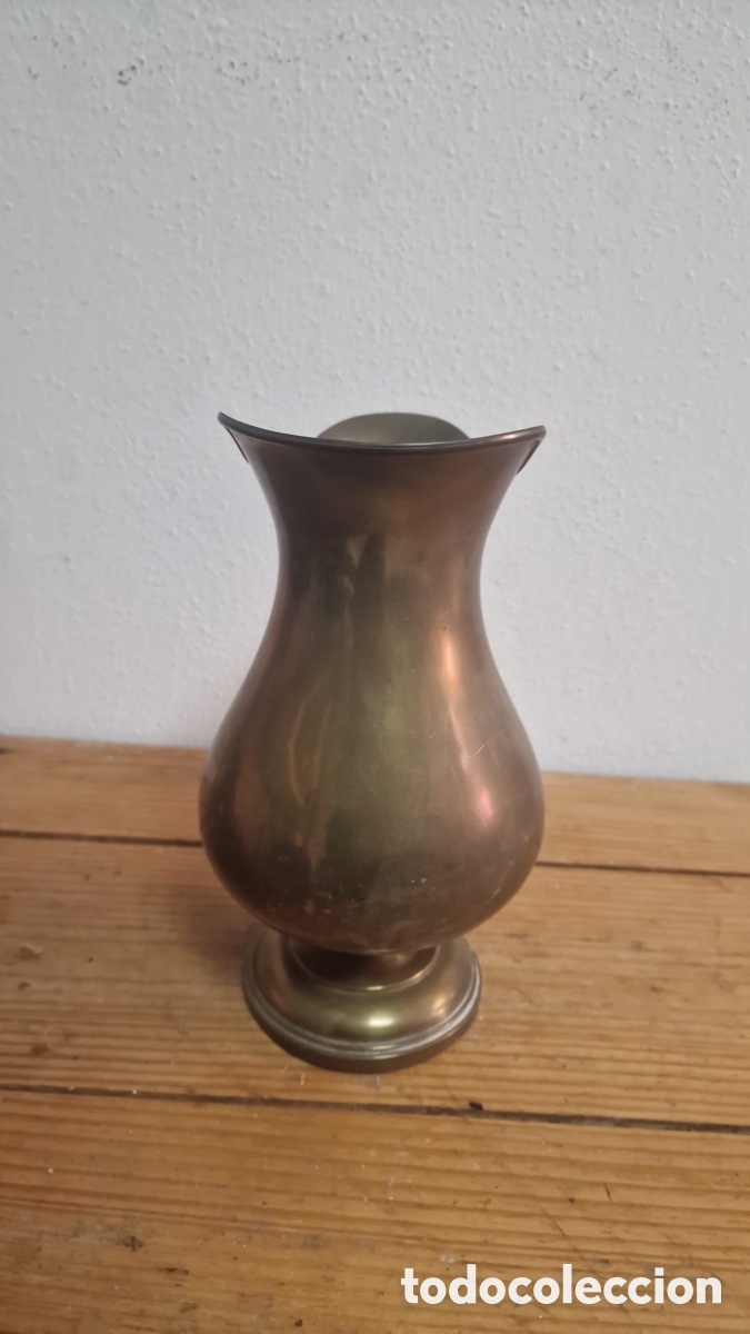 Antig&uuml;edades: Jarra lat&oacute;n y cobre antigua