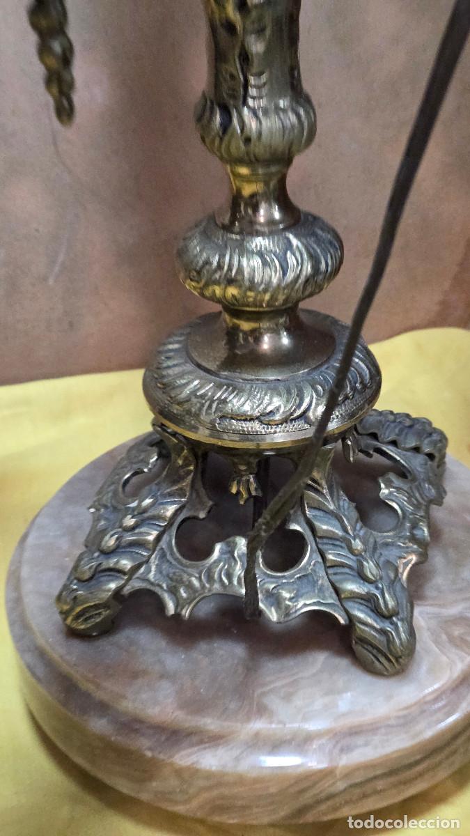 Antig&uuml;edades: 2 candelabros grandes de bronce - Foto 6