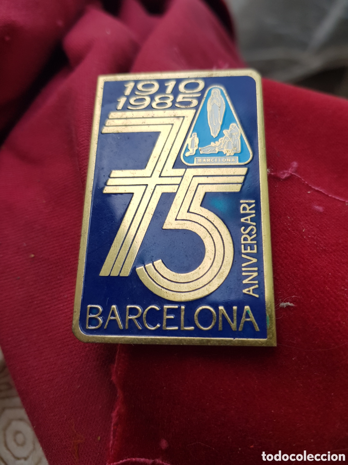 Antig&uuml;edades: ANTIGUA INSIGNIA ESMALTADA 75 ANIVERSARIO BARCELONA LOURDES