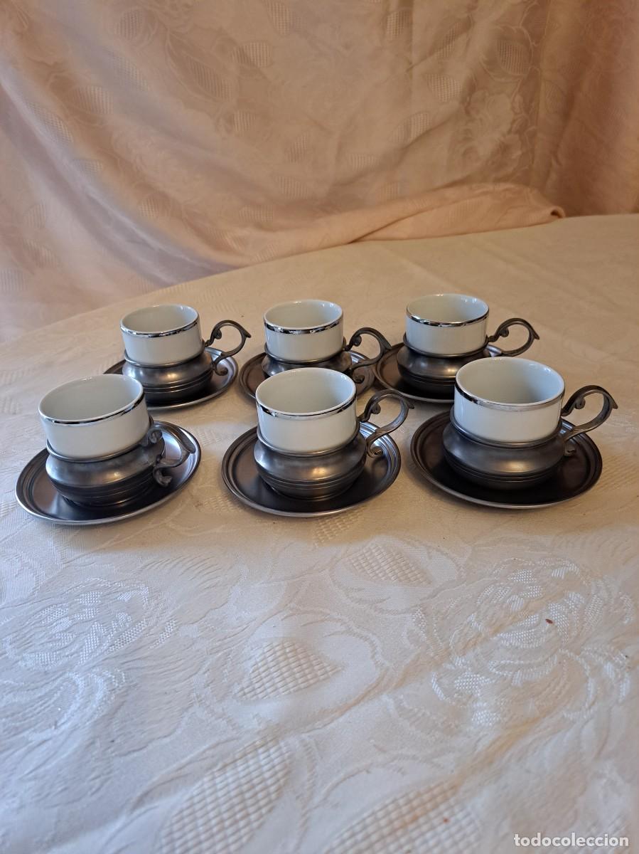 Antig&uuml;edades: Servicio de caf&eacute; de porcelana y esta&ntilde;o. 12 piezas