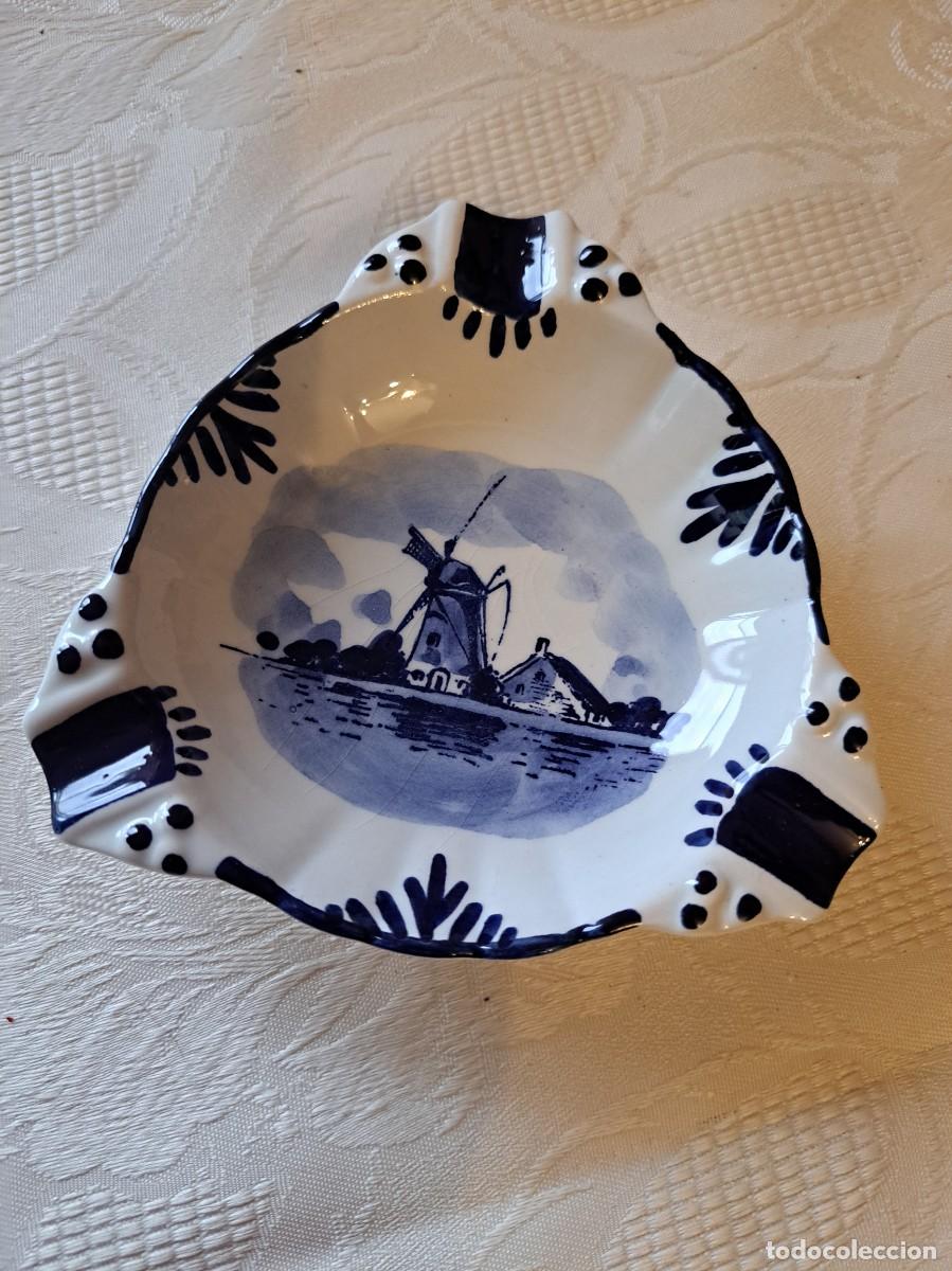 Antig&uuml;edades: Bonito cenicero de porcelana Delft , pintado a mano.