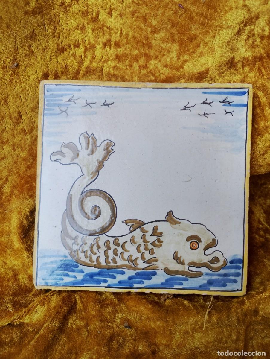 Antig&uuml;edades: Magn&iacute;fico azulejo (rajola) catalan antiguo representando un monstruo marino -acaso una ballena-:a la