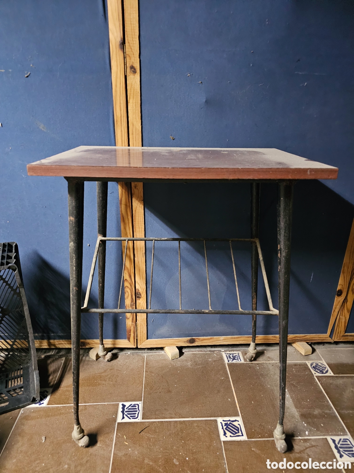 Antig&uuml;edades: Mesa auxiliar TV d&eacute;cada de los 70 - Foto 2