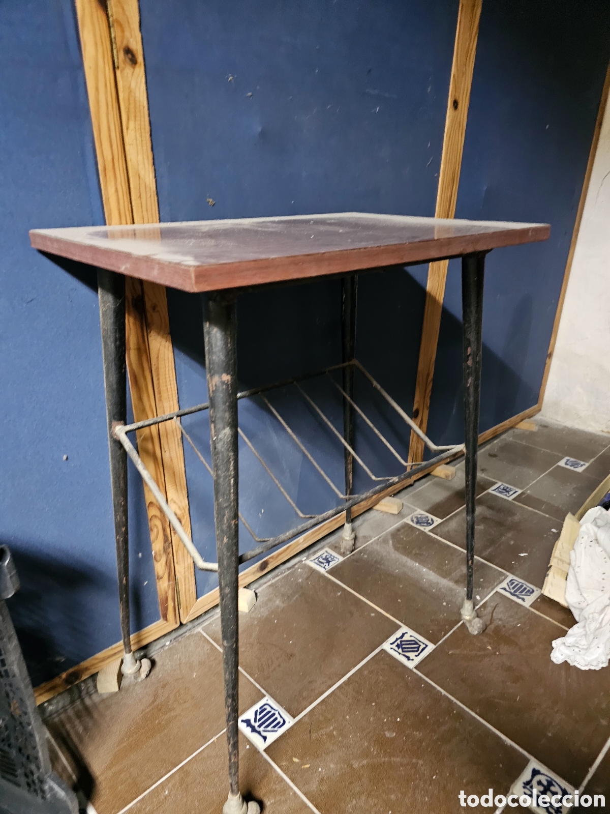 Antig&uuml;edades: Mesa auxiliar TV d&eacute;cada de los 70