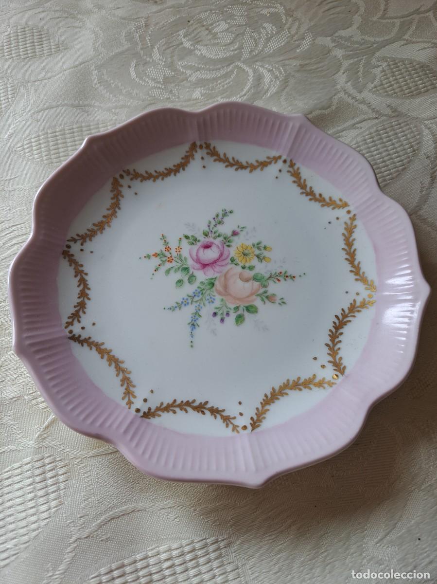 Antig&uuml;edades: Bonito plato para galletas de porcelana fina pintado a mano, sin marca.