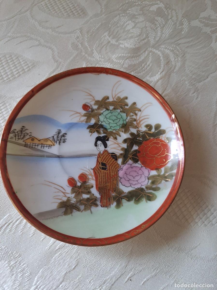 Antig&uuml;edades: Bonito platillo de taza de caf&eacute; de porcelana china sellado, geisha en el jard&iacute;n.