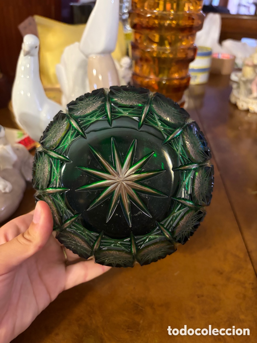 Antig&uuml;edades: Cristal de bohemia tallado verde
