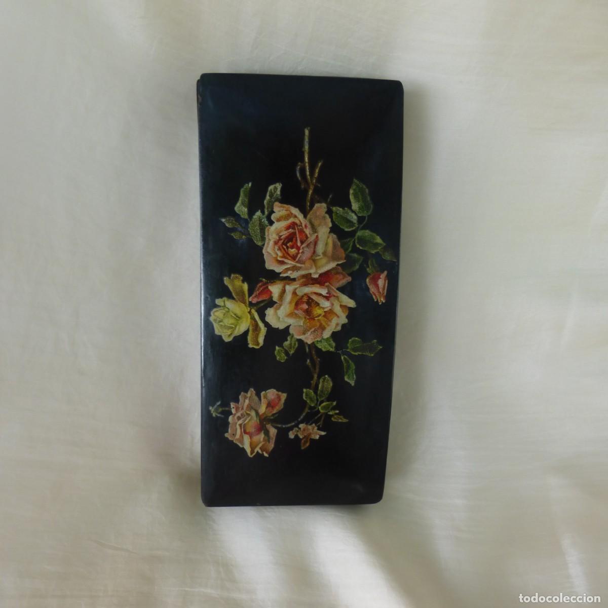 Antig&uuml;edades: ANTIGUA CAJA PLUMIER PAPEL MACHE LACADA LITOGRAFIA DE ROSAS S. XIX ANTIQUE BOX PENCIL CASE ROSES