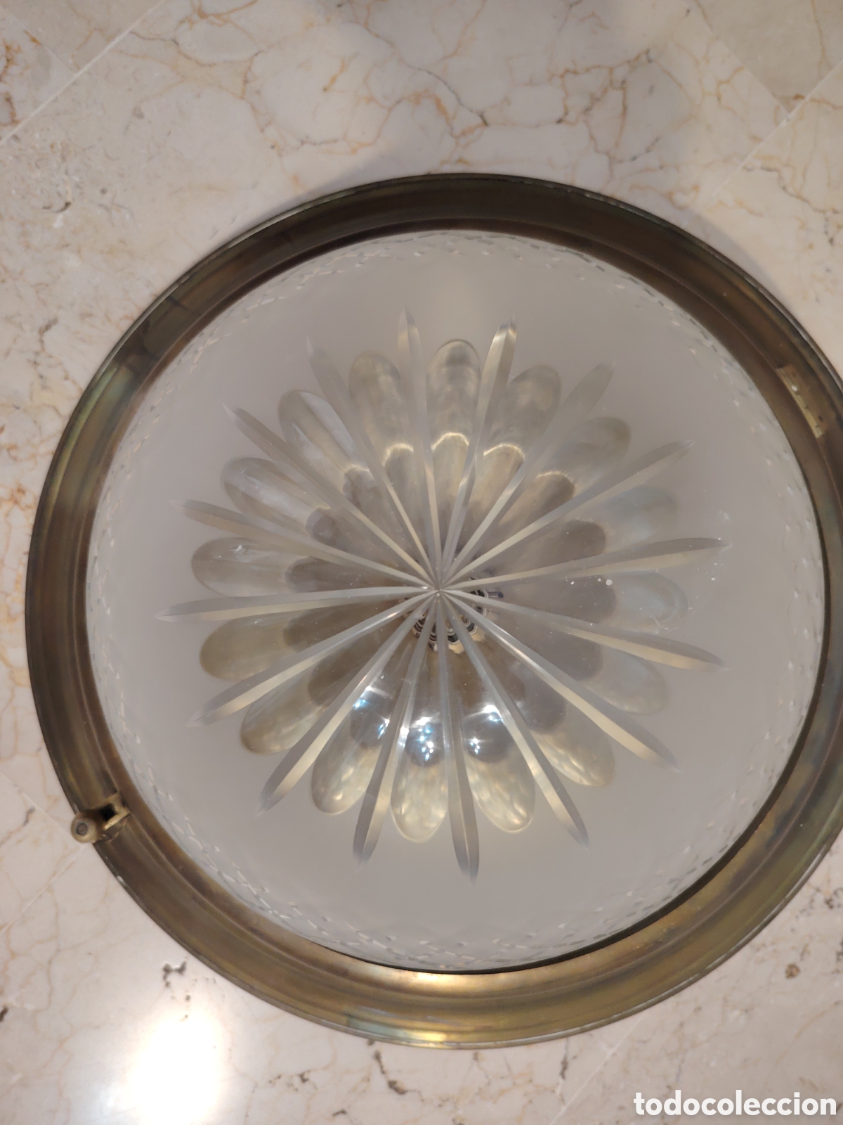 Antig&uuml;edades: Magn&iacute;fico plafon de cristal tallado y soporte de bronce