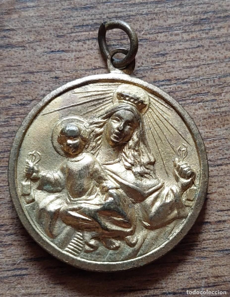 Antig&uuml;edades: Medalla sobredorada Vigen del Rosario y Sagrado coraz&oacute;n