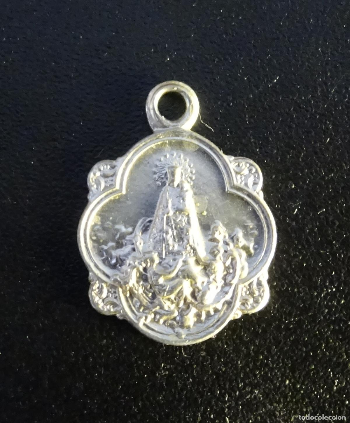 Antig&uuml;edades: PEQUE&Ntilde;A MEDALLA DE ALUMINIO VIRGEN DE LOS DESAMPARADOS. 1,5 X 1 CM
