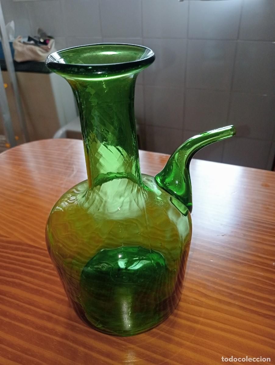 Antig&uuml;edades: Antigua porrona cristo verde con dibujo