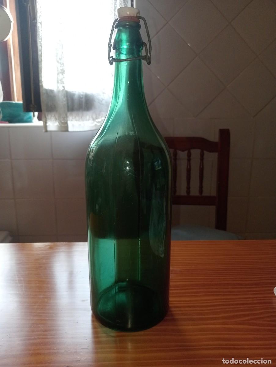 Antig&uuml;edades: Antigua Gran botella cristal verde