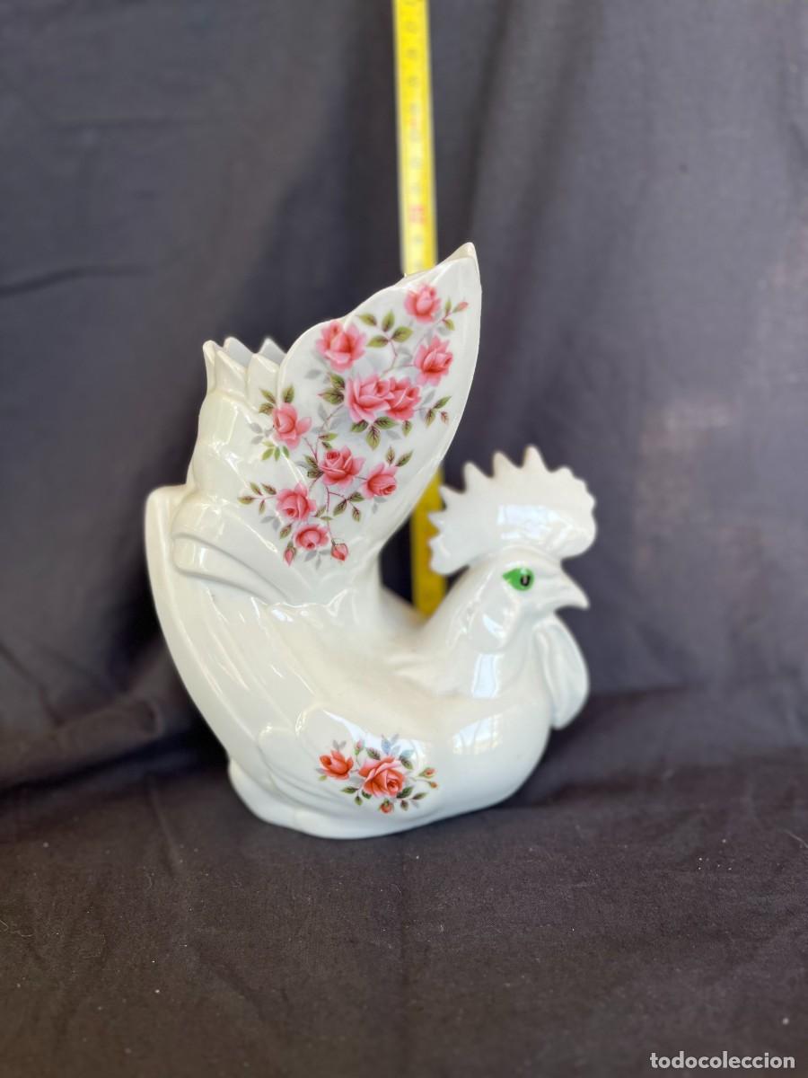 Antig&uuml;edades: Figura Gallo porcelana y jarr&oacute;n de colecci&oacute;n