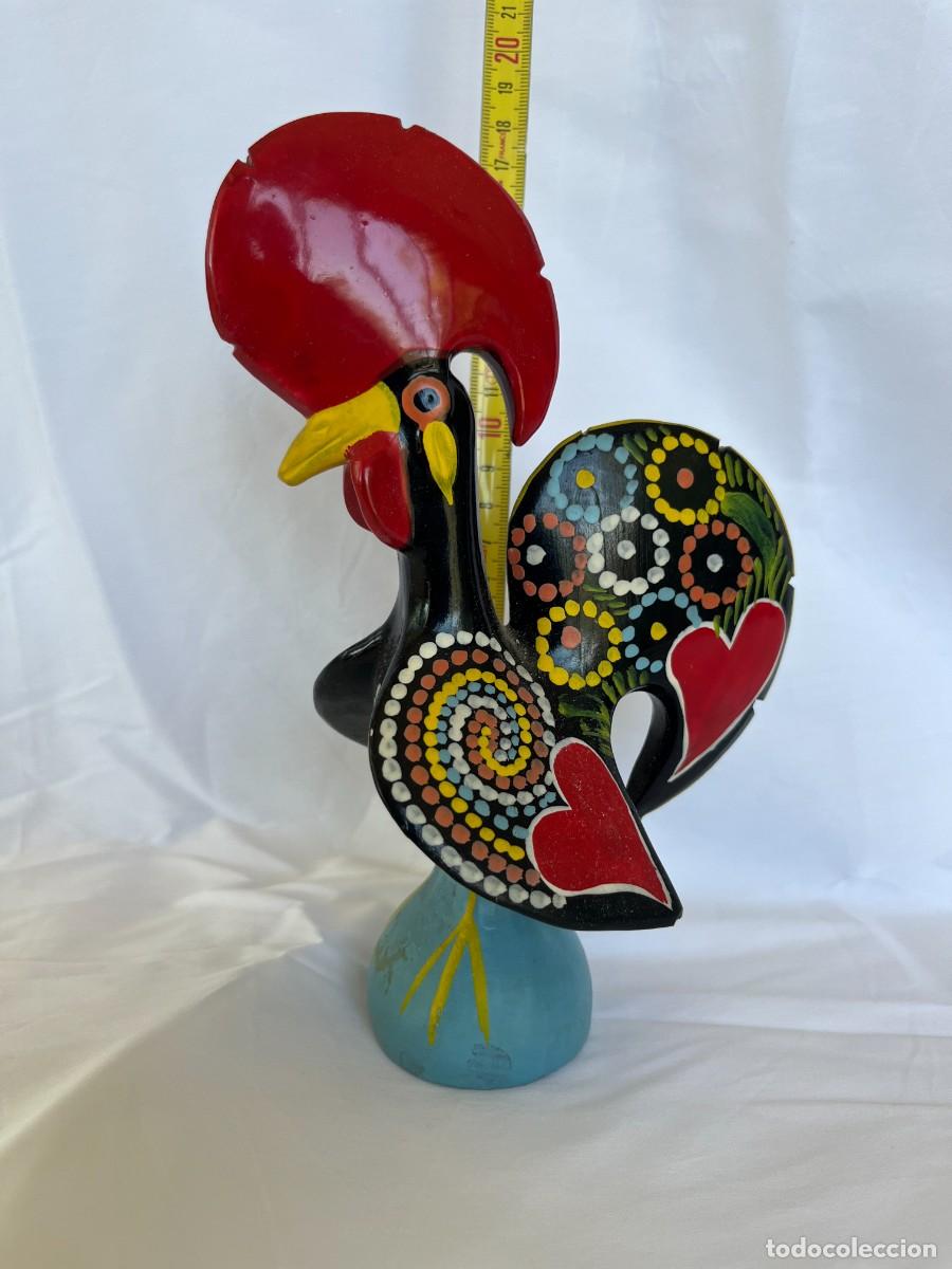Antig&uuml;edades: Figura de gallo de cer&aacute;mica de Portugal.